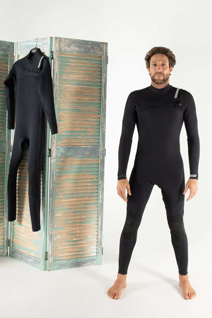 Black 3/2 chest-zip wetsuit steamer with long sleeves and full-length legs