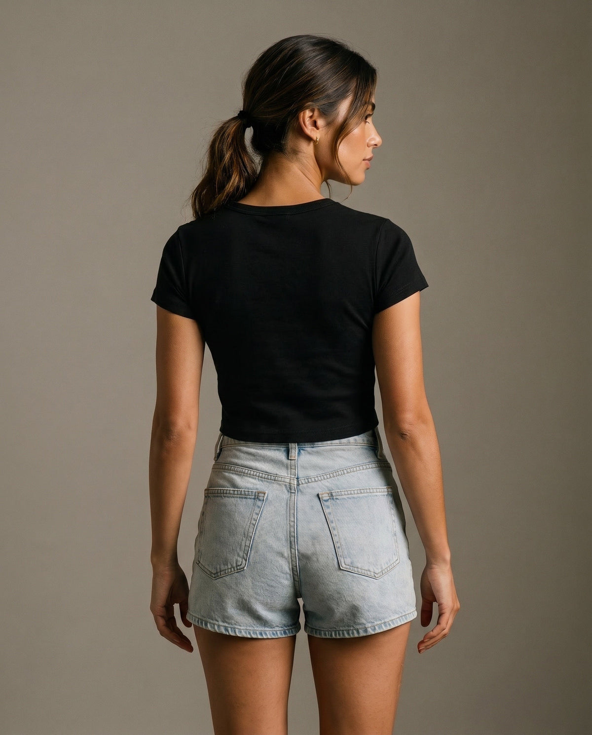 Back view: black cropped T-shirt with short sleeves