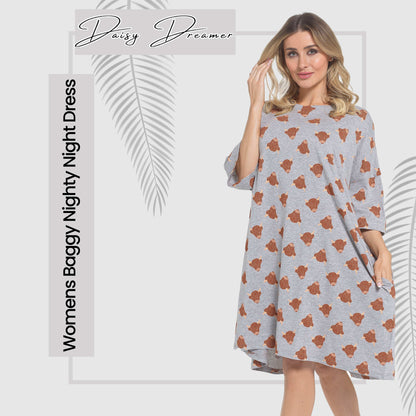 Oversized women’s nightdress, round neck, short sleeves; light blue-gray with orange cow print