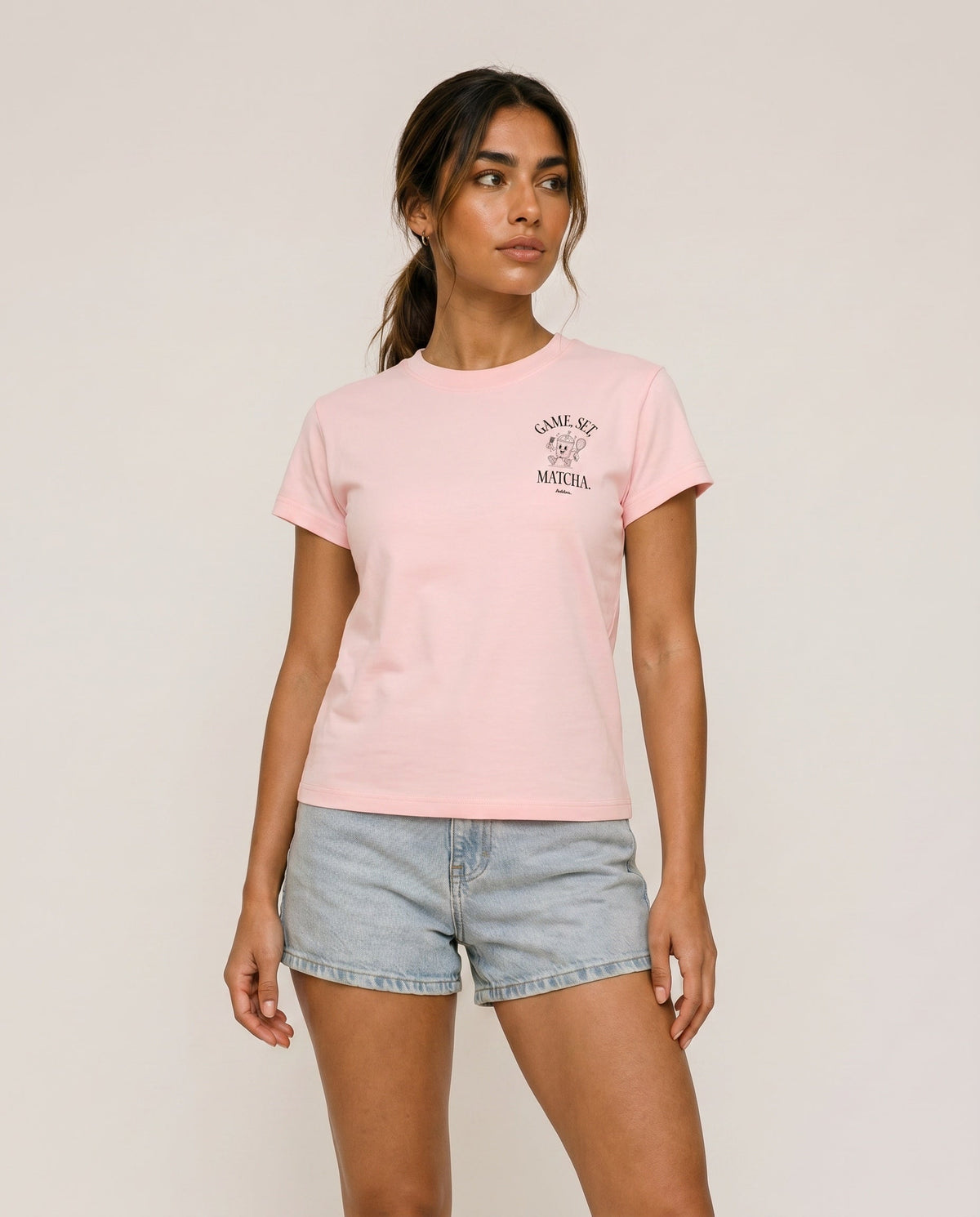 Pink short-sleeve crewneck T-shirt with small chest graphic logo and straight hem