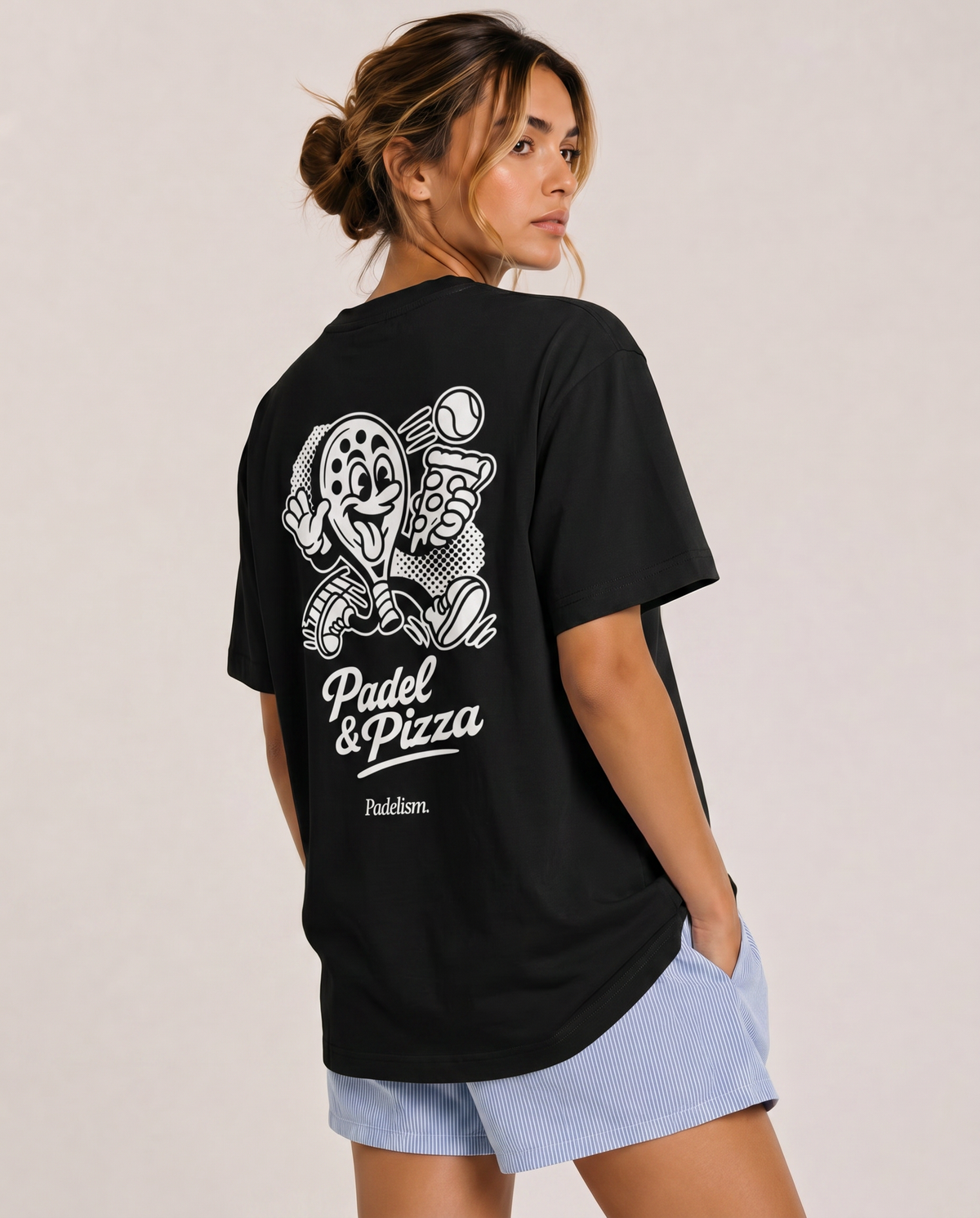 Black heavyweight T-shirt with large 'Padel & Pizza' back graphic and 'Padelsim' text