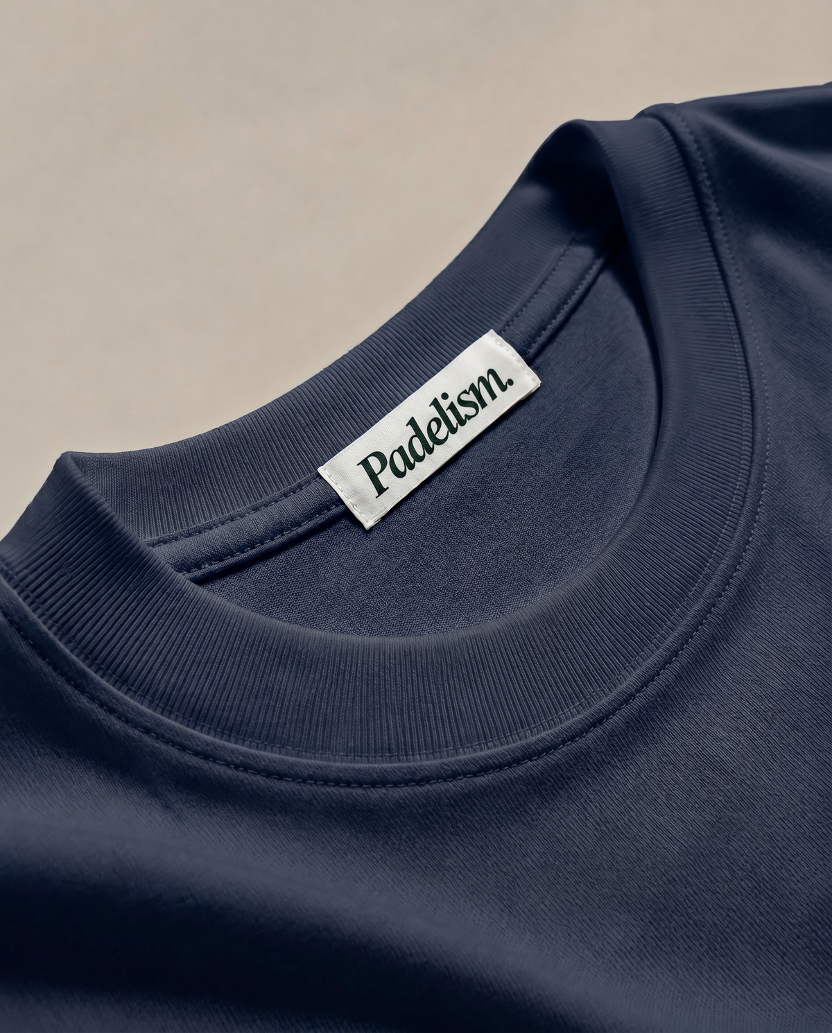 Navy heavyweight T-shirt with crew neck seam and woven brand neck label
